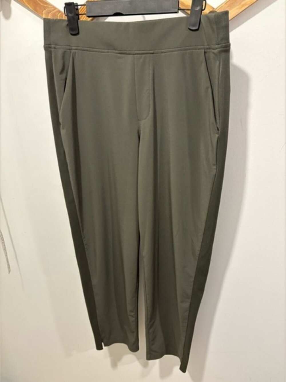 ATHLETA Brooklyn Mid Rise Ankle Pant Olive Green Size 8 Travel Comfort